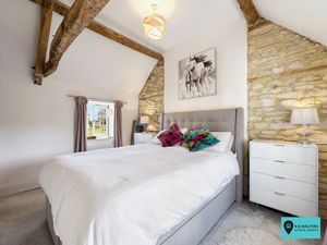 Bedroom- click for photo gallery
